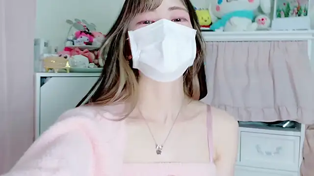 Snapshot of Megu-mimi chatting on 03-10-25, 04:35 Megu-mimi online show from 03-10-25, 04:35