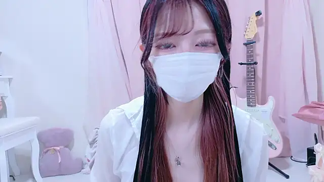 Snapshot of Megu-mimi chatting on 10-11-25, 08:57 Megu-mimi online show from 10-11-25, 08:57