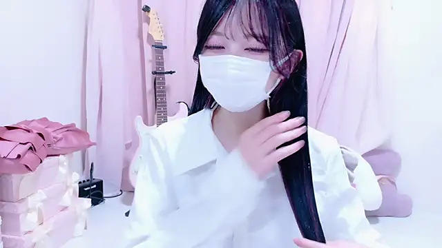 Snapshot of Megu-mimi chatting on 10-20-25, 02:17 Megu-mimi online show from 10-20-25, 02:17