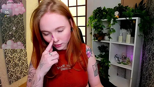 Snapshot of Maya_Light chatting on 02-24-25, 05:00 Maya Light online show from 02-24-25, 05:00