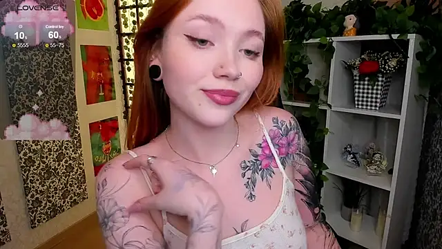 Snapshot of Maya_Light chatting on 03-05-25, 08:32 Maya Light online show from 03-05-25, 08:32