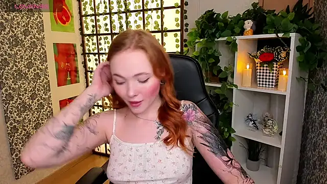 Snapshot of Maya_Light chatting on 03-06-25, 01:37 Maya Light online show from 03-06-25, 01:37