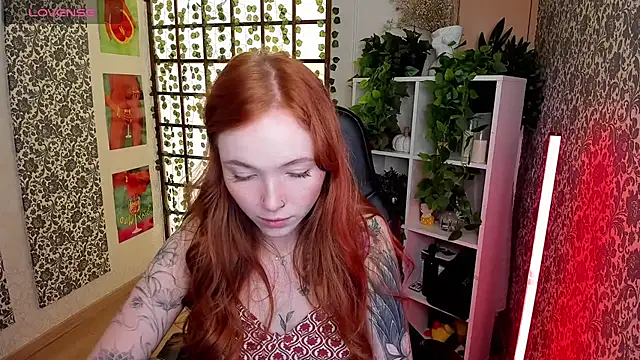 Snapshot of Maya_Light chatting on 09-10-25, 01:49 Maya Light online show from 09-10-25, 01:49