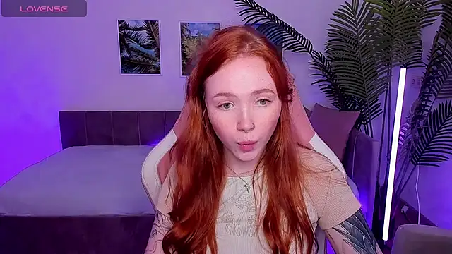 Snapshot of Maya_Light chatting on 09-16-25, 08:48 Maya Light online show from 09-16-25, 08:48