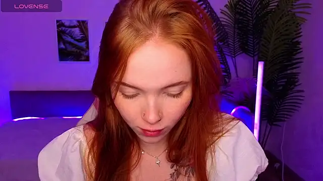 Snapshot of Maya_Light chatting on 10-15-25, 02:01 Maya Light online show from 10-15-25, 02:01