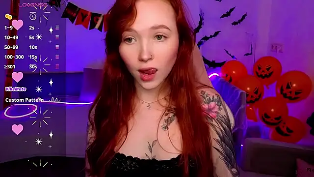 Snapshot of Maya_Light chatting on 11-08-25, 09:09 Maya Light online show from 11-08-25, 09:09