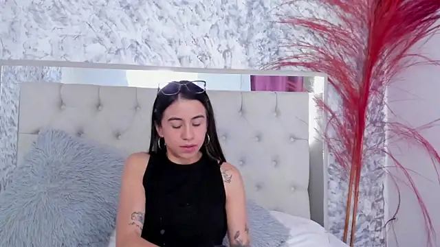 Ariana greenblat online show from 11-17-25, 03:18