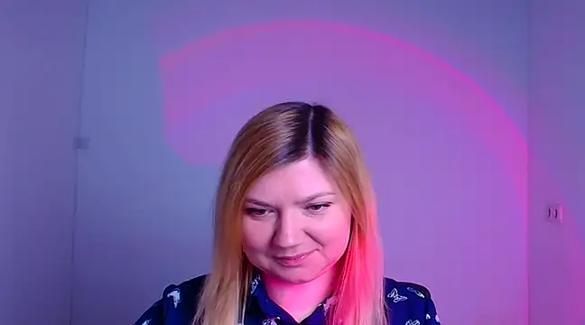 Snapshot of Lola_moree chatting on 02-08-25, 12:28 Lola moree online show from 02-08-25, 12:28