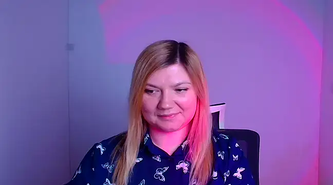 Snapshot of Lola_moree chatting on 02-08-25, 03:31 Lola moree online show from 02-08-25, 03:31