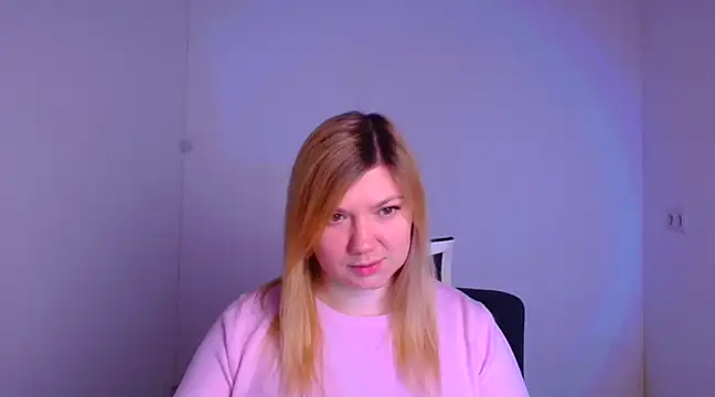 Snapshot of Lola_moree chatting on 02-10-25, 12:29 Lola moree online show from 02-10-25, 12:29