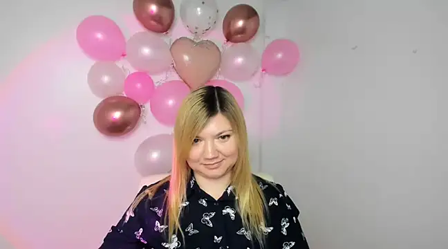 Snapshot of Lola_moree chatting on 02-14-25, 06:29 Lola moree online show from 02-14-25, 06:29