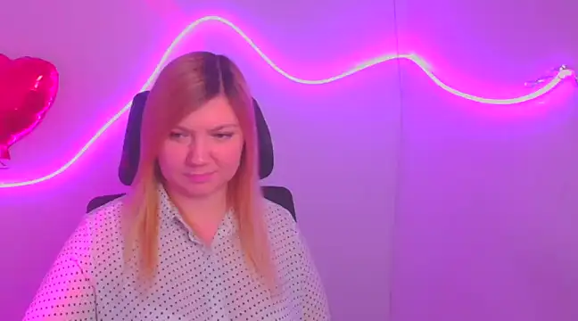 Snapshot of Lola_moree chatting on 02-21-25, 01:00 Lola moree online show from 02-21-25, 01:00