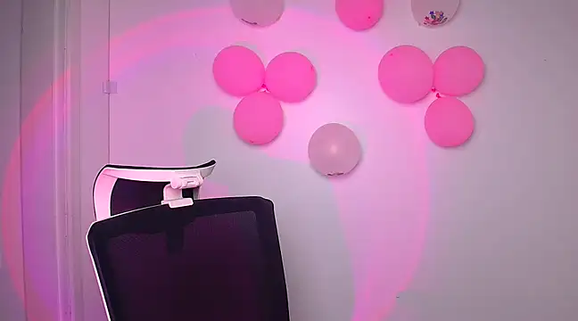 Snapshot of Lola_moree chatting on 02-26-25, 03:41 Lola moree online show from 02-26-25, 03:41