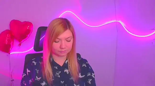 Snapshot of Lola_moree chatting on 03-05-25, 12:22 Lola moree online show from 03-05-25, 12:22