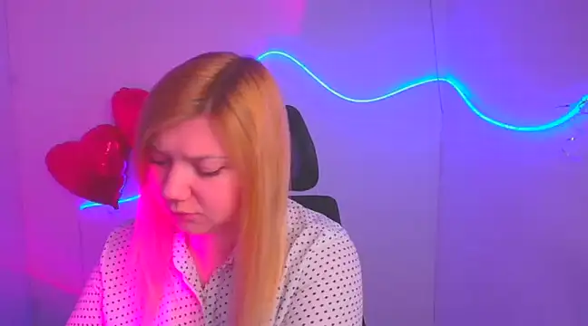 Snapshot of Lola_moree chatting on 03-07-25, 07:19 Lola moree online show from 03-07-25, 07:19