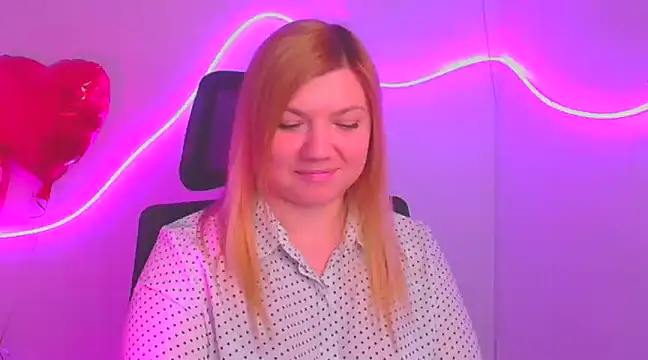 Snapshot of Lola_moree chatting on 03-10-25, 12:15 Lola moree online show from 03-10-25, 12:15