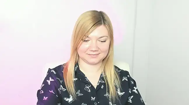 Snapshot of Lola_moree chatting on 03-17-25, 03:29 Lola moree online show from 03-17-25, 03:29