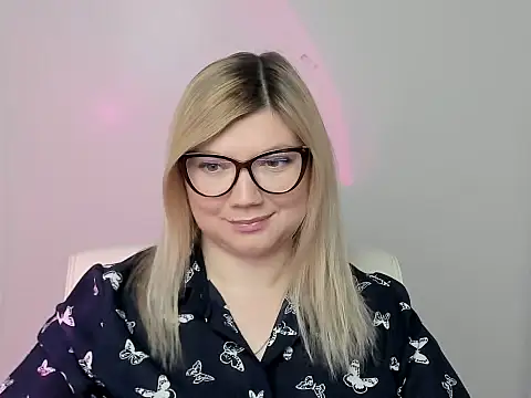 Snapshot of Lola_moree chatting on 10-04-25, 11:52 Lola moree online show from 10-04-25, 11:52