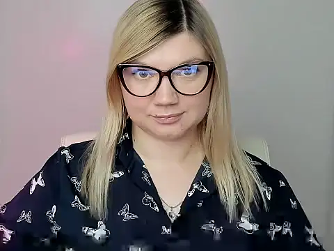 Snapshot of Lola_moree chatting on 10-08-25, 06:05 Lola moree online show from 10-08-25, 06:05