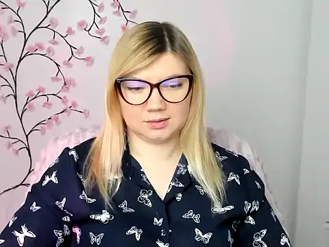 Snapshot of Lola_moree chatting on 12-19-25, 12:56 Lola moree online show from 12-19-25, 12:56