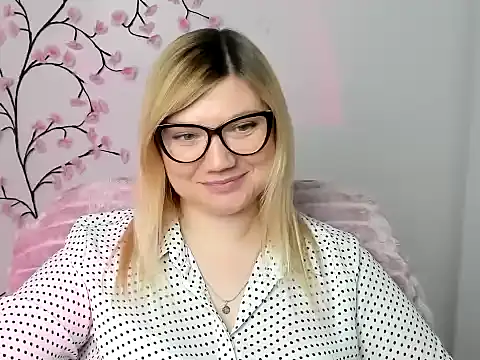 Snapshot of Lola_moree chatting on 12-22-25, 12:57 Lola moree online show from 12-22-25, 12:57