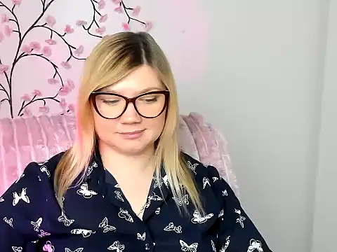 Snapshot of Lola_moree chatting on 01-05-26, 05:27 Lola moree online show from 01-05-26, 05:27