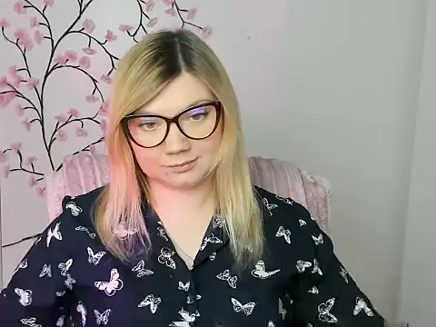 Snapshot of Lola_moree chatting on 01-08-26, 12:51 Lola moree online show from 01-08-26, 12:51