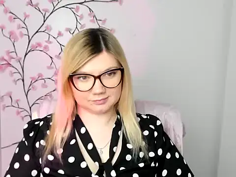 Snapshot of Lola_moree chatting on 01-09-26, 12:52 Lola moree online show from 01-09-26, 12:52