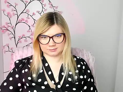 Snapshot of Lola_moree chatting on 01-11-26, 12:54 Lola moree online show from 01-11-26, 12:54