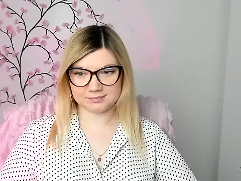 Snapshot of Lola_moree chatting on 01-12-26, 01:05 Lola moree online show from 01-12-26, 01:05