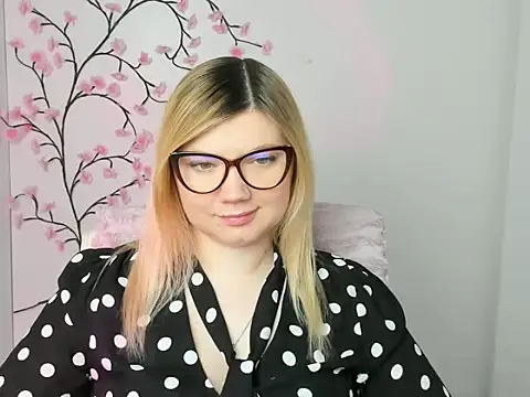 Snapshot of Lola_moree chatting on 01-13-26, 12:43 Lola moree online show from 01-13-26, 12:43