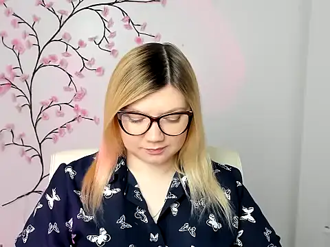 Snapshot of Lola_moree chatting on 01-17-26, 06:51 Lola moree online show from 01-17-26, 06:51