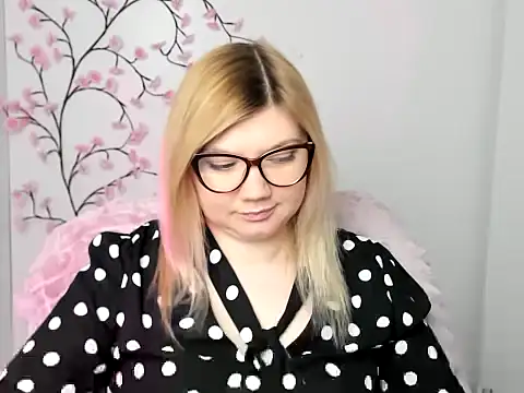 Snapshot of Lola_moree chatting on 01-18-26, 12:53 Lola moree online show from 01-18-26, 12:53