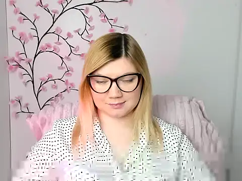 Snapshot of Lola_moree chatting on 02-01-26, 12:48 Lola moree online show from 02-01-26, 12:48