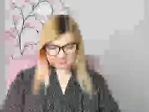 Snapshot of Lola_moree chatting on 02-06-26, 12:52 Lola moree online show from 02-06-26, 12:52