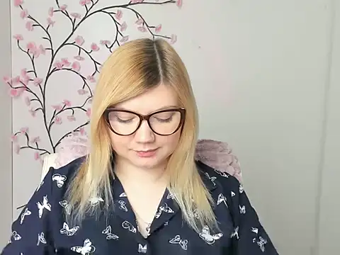 Snapshot of Lola_moree chatting on 02-08-26, 01:14 Lola moree online show from 02-08-26, 01:14