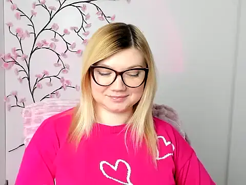 Snapshot of Lola_moree chatting on 02-10-26, 12:42 Lola moree online show from 02-10-26, 12:42