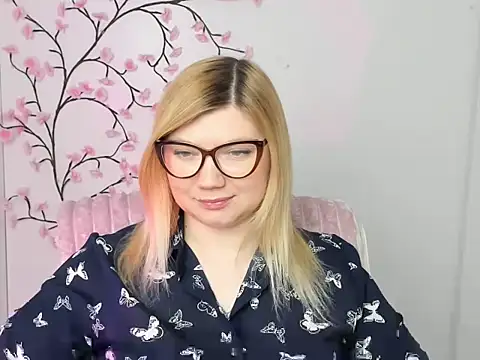 Snapshot of Lola_moree chatting on 02-17-26, 12:56 Lola moree online show from 02-17-26, 12:56