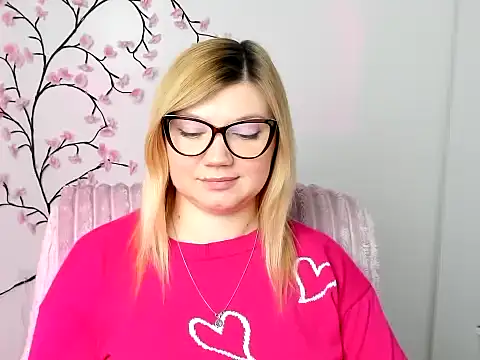 Snapshot of Lola_moree chatting on 02-19-26, 01:07 Lola moree online show from 02-19-26, 01:07