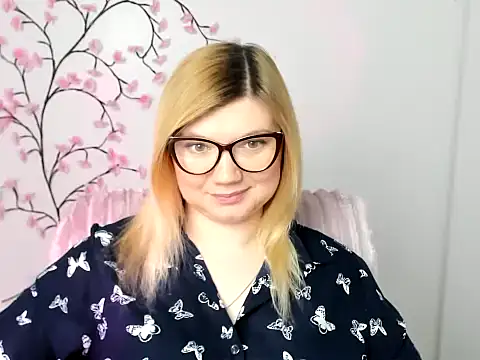 Snapshot of Lola_moree chatting on 02-22-26, 12:47 Lola moree online show from 02-22-26, 12:47