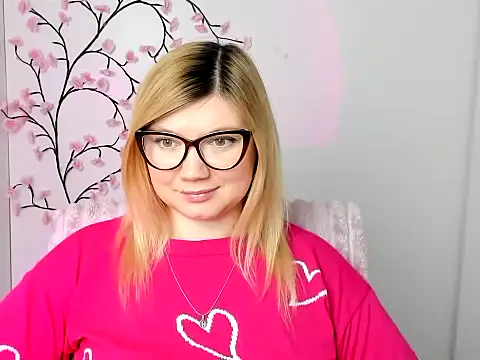 Snapshot of Lola_moree chatting on 02-25-26, 12:37 Lola moree online show from 02-25-26, 12:37