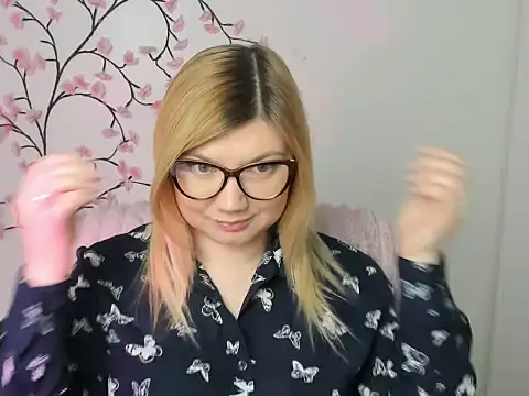 Snapshot of Lola_moree chatting on 03-05-26, 12:34 Lola moree online show from 03-05-26, 12:34