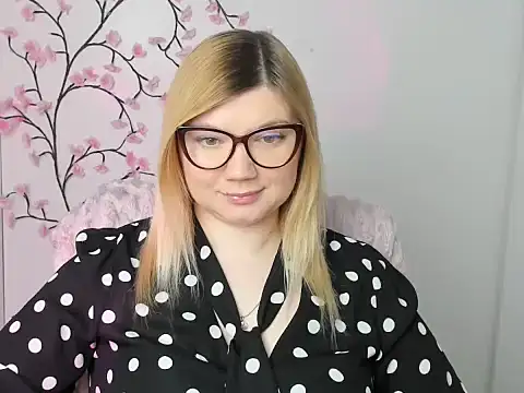 Snapshot of Lola_moree chatting on 03-06-26, 12:34 Lola moree online show from 03-06-26, 12:34