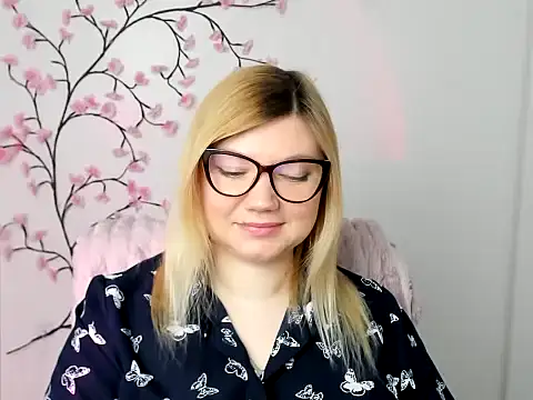 Snapshot of Lola_moree chatting on 03-07-26, 06:43 Lola moree online show from 03-07-26, 06:43