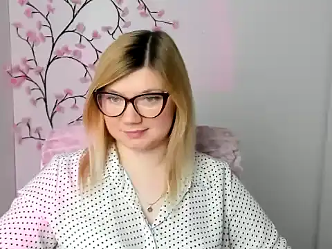 Snapshot of Lola_moree chatting on 03-09-26, 01:15 Lola moree online show from 03-09-26, 01:15