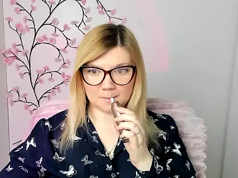 Snapshot of Lola_moree chatting on 03-13-26, 12:45 Lola moree online show from 03-13-26, 12:45