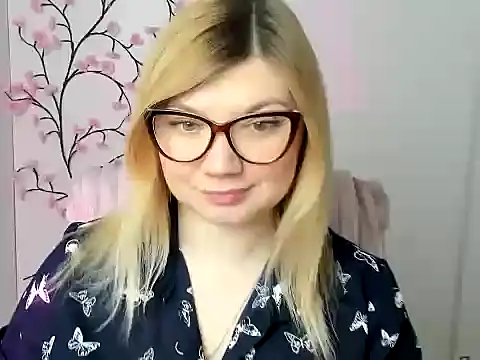 Snapshot of Lola_moree chatting on 03-16-26, 12:20 Lola moree online show from 03-16-26, 12:20