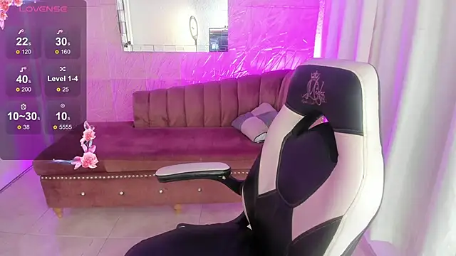 Snapshot of miss_isabella_m chatting on 09-15-25, 01:22 miss isabella m online show from 09-15-25, 01:22