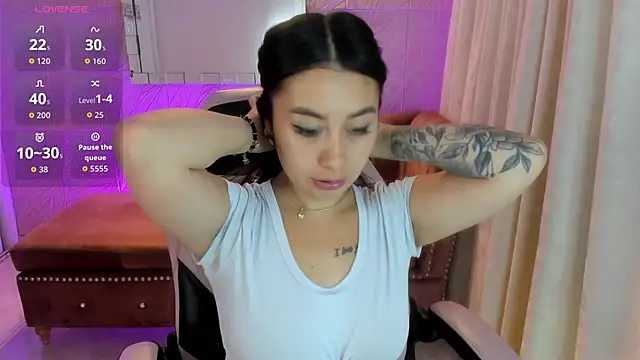 Snapshot of miss_isabella_m chatting on 02-20-26, 01:44 miss isabella m online show from 02-20-26, 01:44