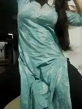 Snapshot of saaniya chatting on 03-11-25, 06:52 saaniya online show from 03-11-25, 06:52